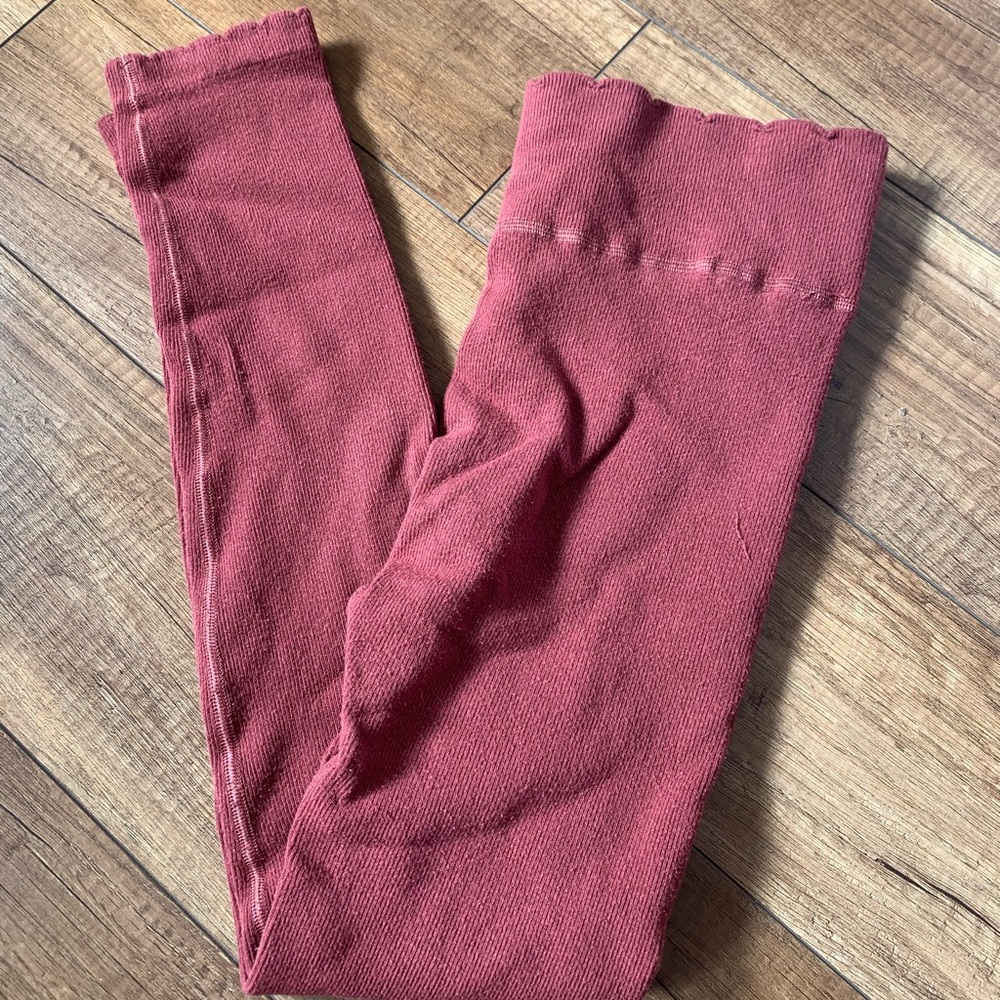 Anthropologie ribbed scalloped hem leggings